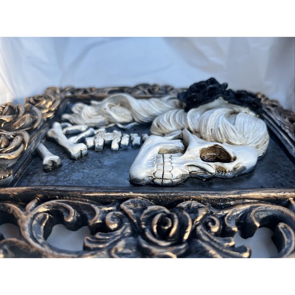 Halloween Decoration Woman Female Skeleton Victorian Style in Frame 3D Ceramic - Picture 3 of 4